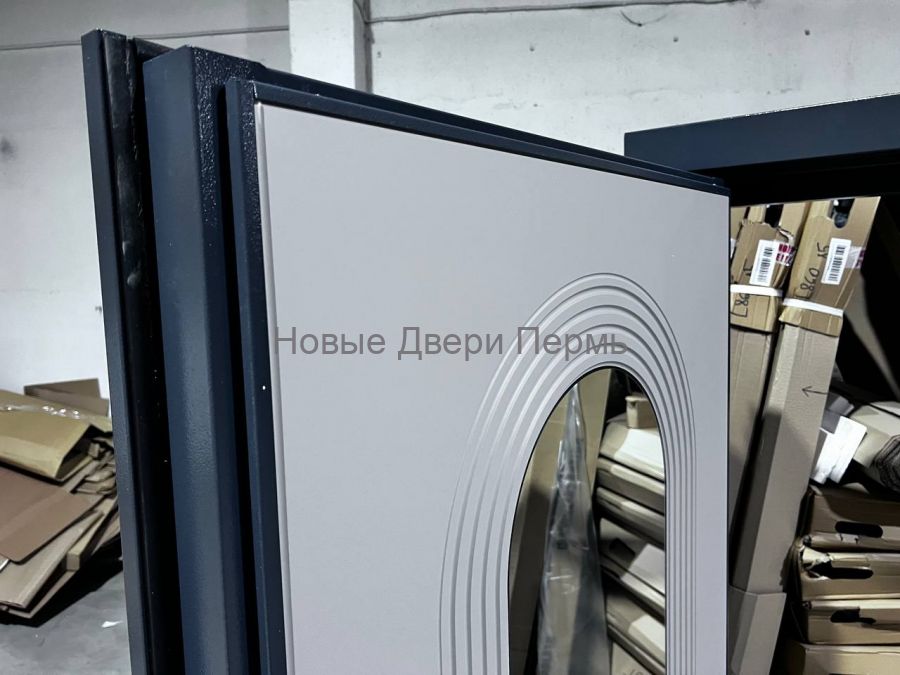 Входная дверь Страж 3К Тепло с терморазрывом и зеркалом овал