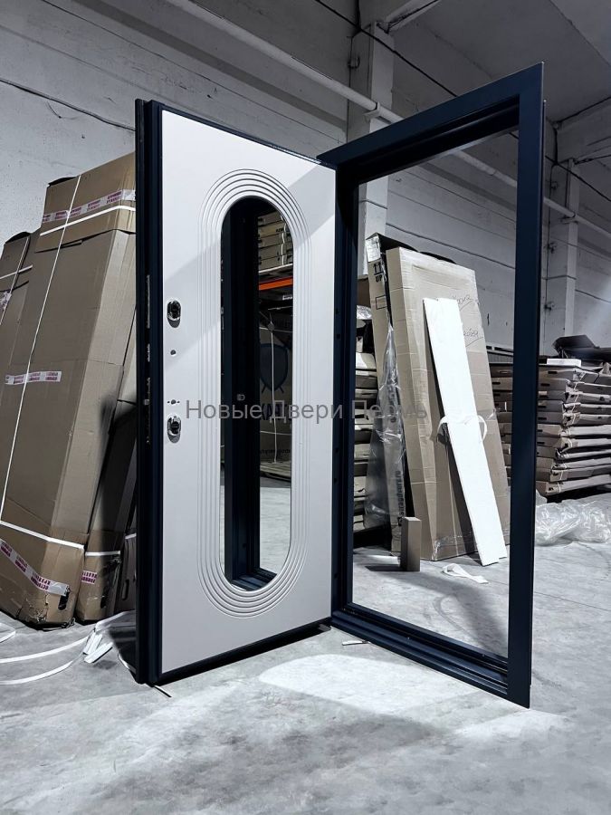 Входная дверь Страж 3К Тепло с терморазрывом и зеркалом овал