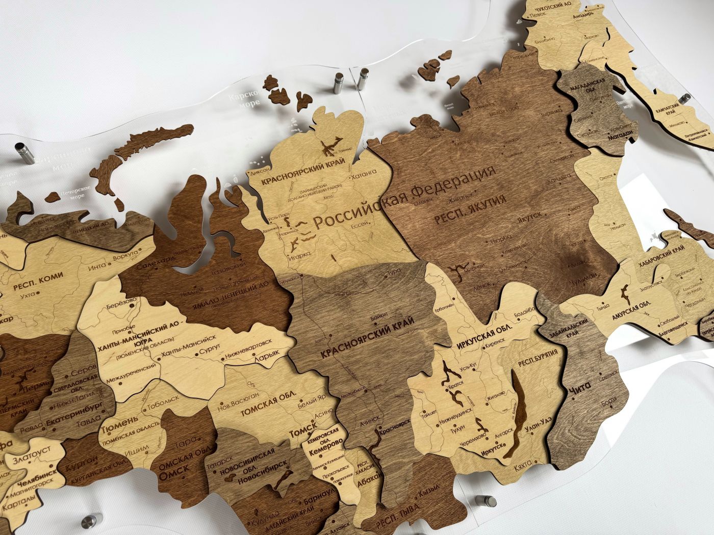 Цвет "Новгород", Карта России ИЗ ДЕРЕВА многоуровневая, на подложке из орг.стекла