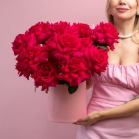 15 французских роз в шляпной коробке (сорт Пинк Флойд)