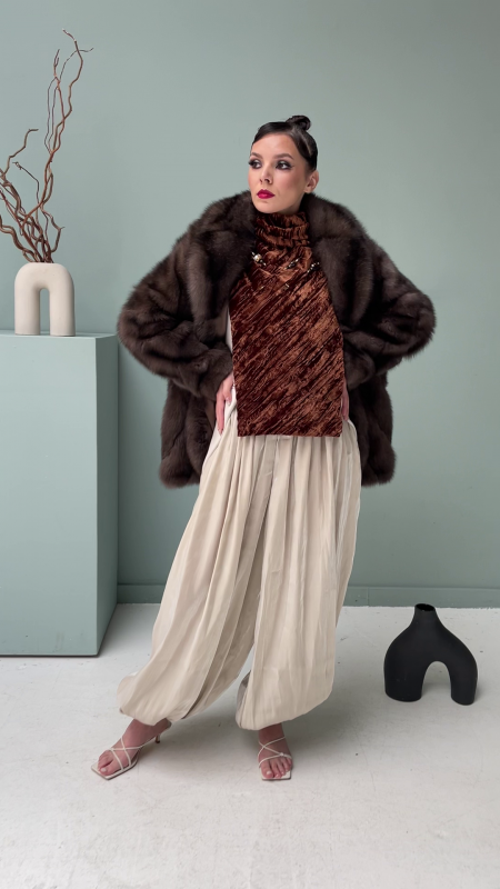 Уникальная автоледи, короткая шуба из седого соболя