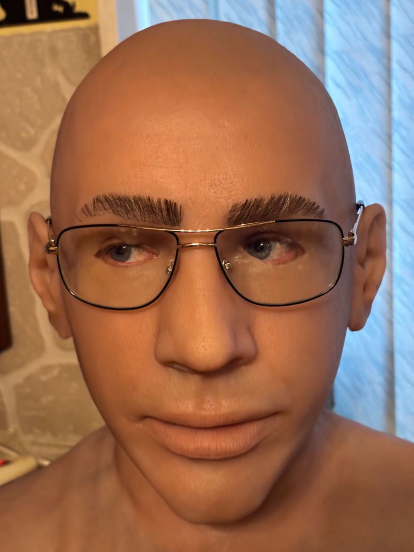 Реалистичная маска Мужчины