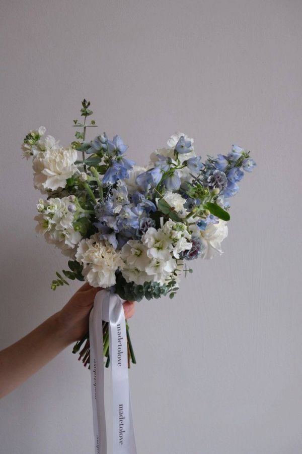 Букет Невесты из дельфиниума и матиолы