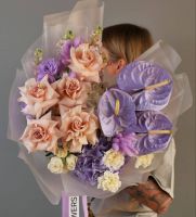 Букет "Ассоциации" с французскими розами и антуриумами