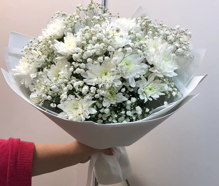 Букет "Белое облако" с гипсофилой и кустовой хризантемой