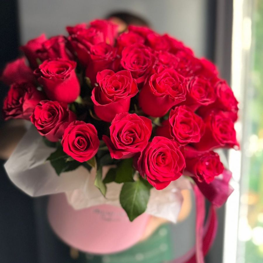 51 роза Кения в коробке