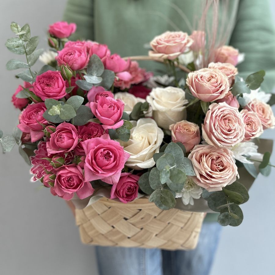 Композиция с кустовыми розами