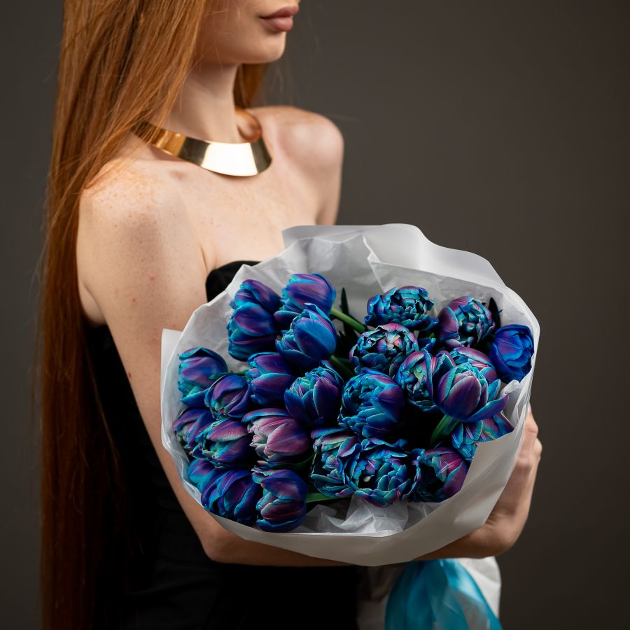 25 космических тюльпанов