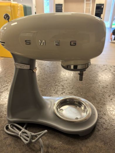 Smeg SMF02CREU (уценка)