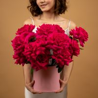 15 французских роз в шляпной коробке (сорт Пинк Флойд)