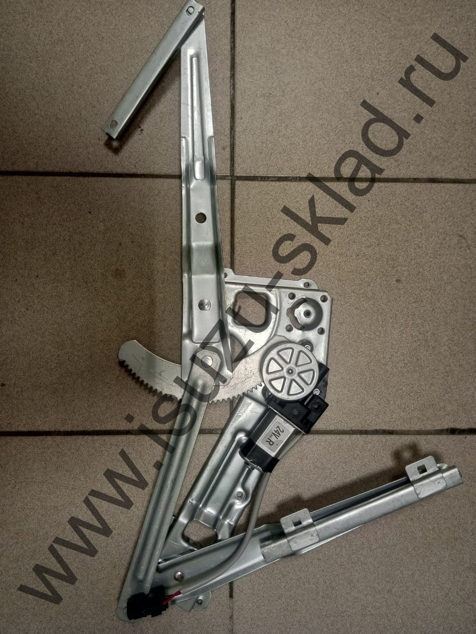 Механизм стеклоподъемника nqr71/75 электрический прав