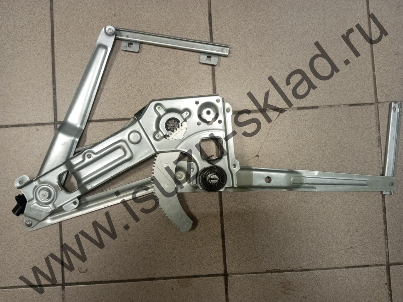 Механизм стеклоподъемника nqr71/75 электрический прав