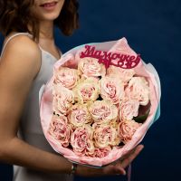 Роза розовая 15 шт Пинк Мондиаль + топпер "Маме"