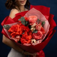 Букет с розами и амариллисами