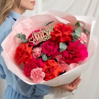 Французские розы с диантусами и эвкалиптом