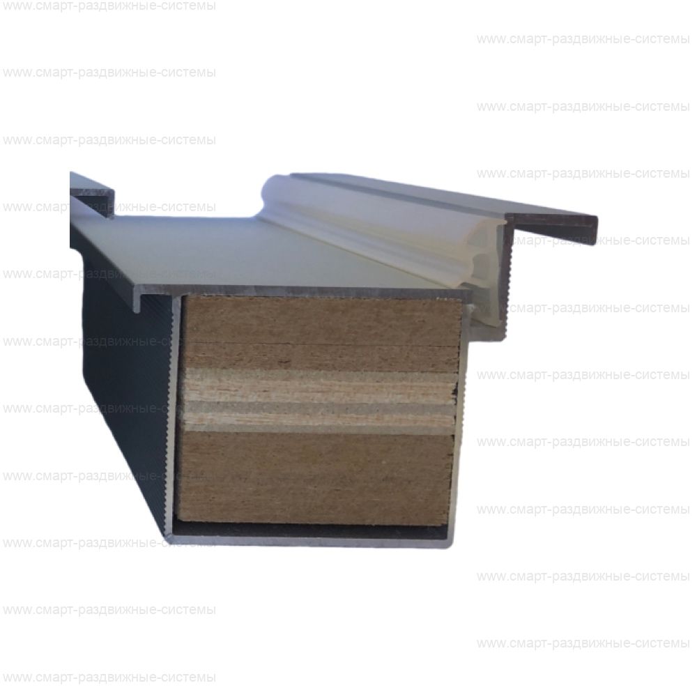 Скрытая дверь с серебристой кромкой в комплекте с фурнитурой