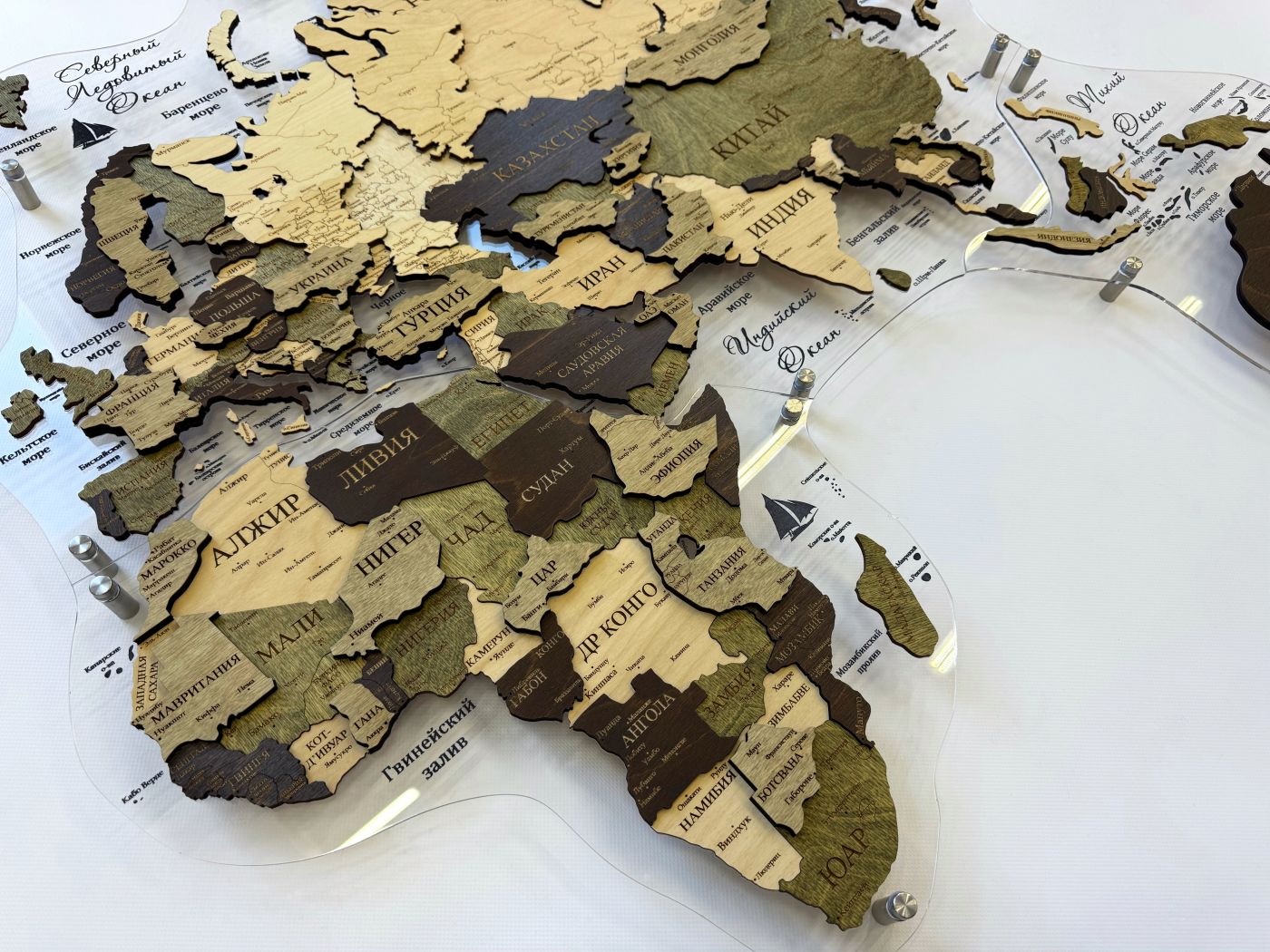 Цвет "Тоскана", Многоуровневая карта мира из дерева