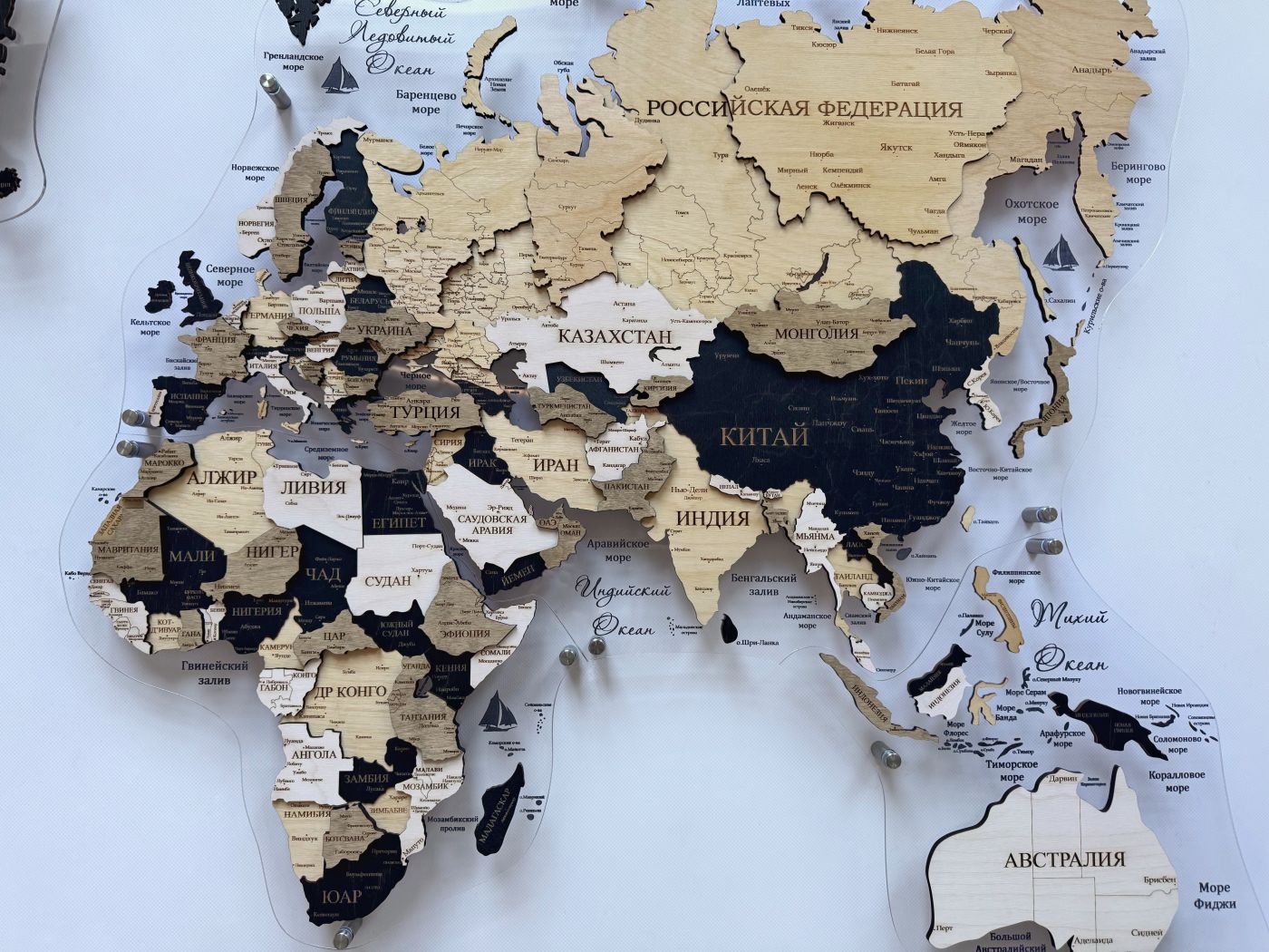 Цвет "Мерида", Многоуровневая карта мира из дерева