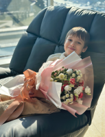 Букет из эустомы и кенийской розы в оформлении