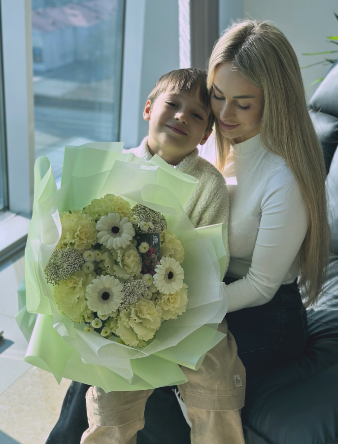 Букет из гербер, эустомы и хризантемы