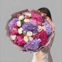 Букет-гигант с гортензией и пионовидной розой