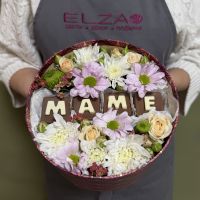 Композиция с шоколадными буквами МАМЕ