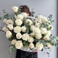 Корзина "Жемчужина"/розы Эквадор-51 шт/эвкалипт