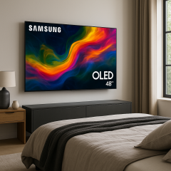 Samsung QE48S90FAEXRU OLED телевизор в современном интерьере спальни