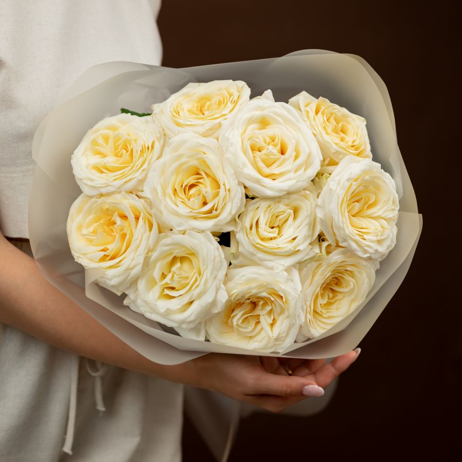 Букет из  11 пионовидных роз . 60 см