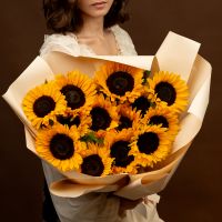 Букет из 13 подсолнух
