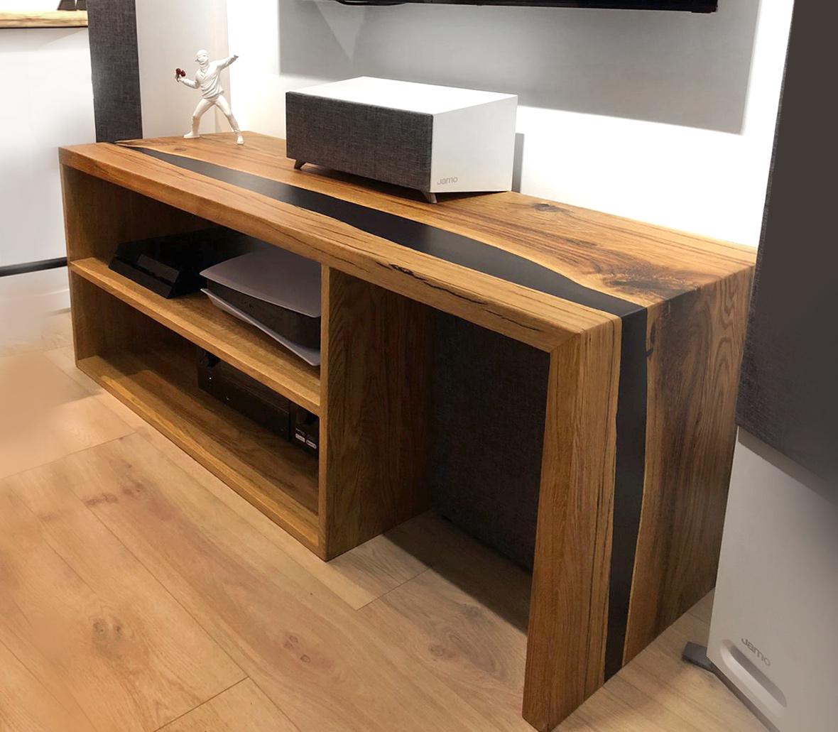 Тумба «водопад» из натурального дерева и эпоксидной смолы