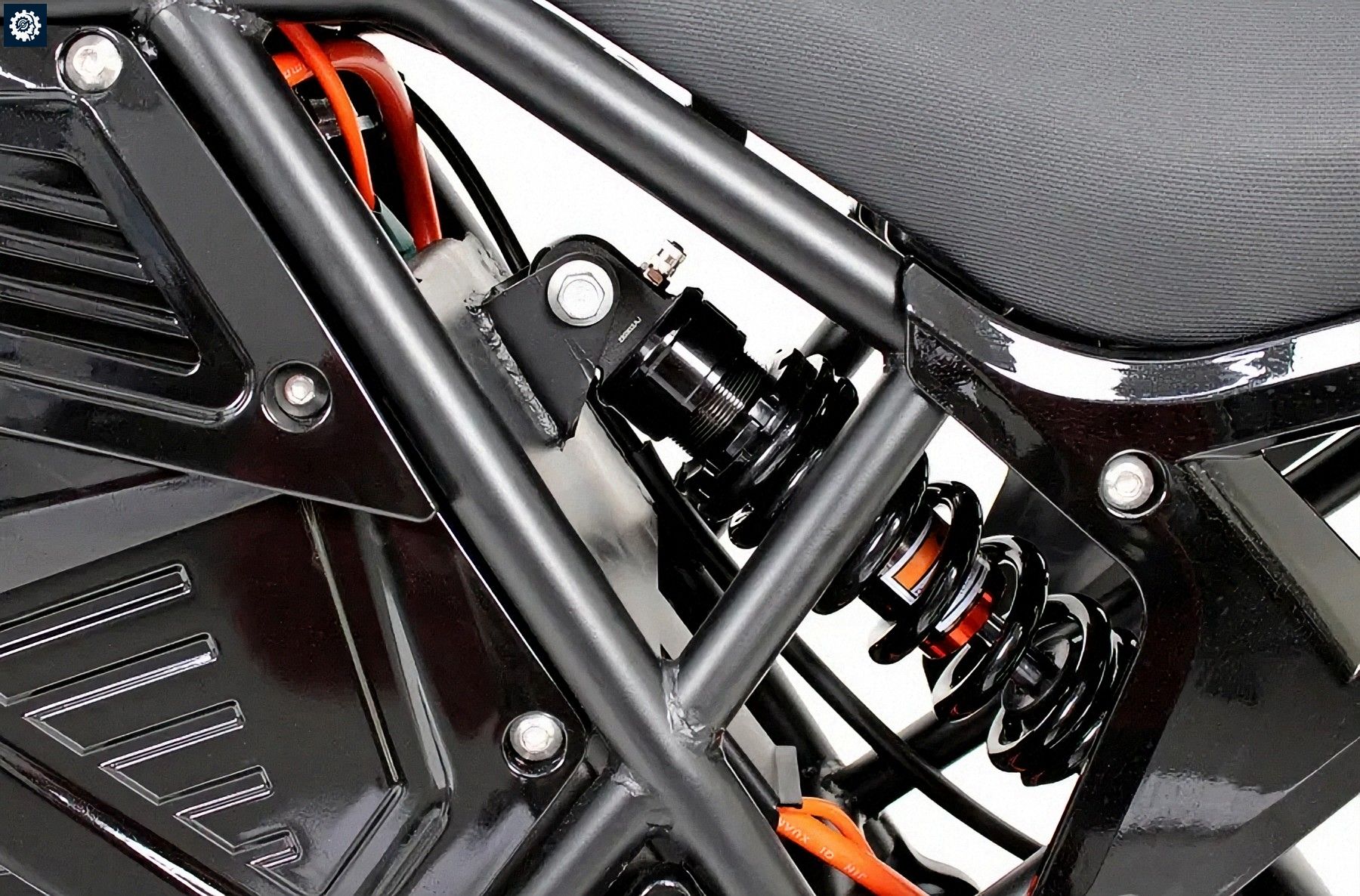 Задний амортизатор с подкачкой