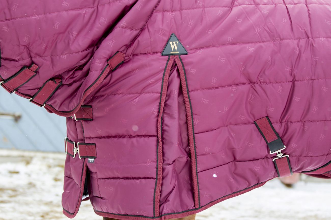 Денниковая попона с полной шеей "LENA", 420 ДЕН, наполнитель 300 гр, нейлоновая подкладка.