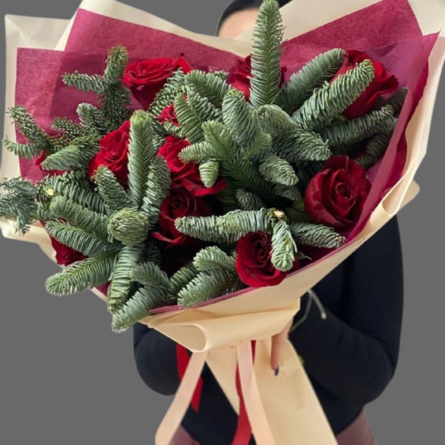 Новогодний букет с елью и красной розой (50 см)