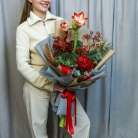 Новогодний букет с амириллисом