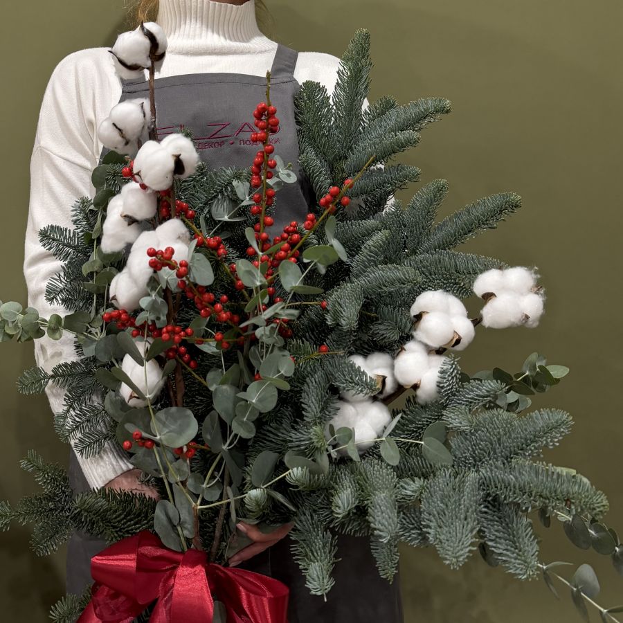 Стильный зимний букет из ели нобилис