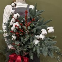 Стильный зимний букет из ели нобилис