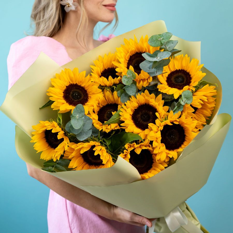 Подсолнухи 11шт с эвкалиптом