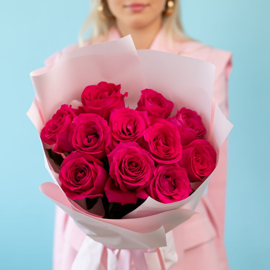 Розовая роза 11 шт в упаковке (60см)