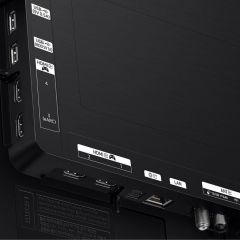 Телевизор Samsung QE55S90F на подставке в интерьере