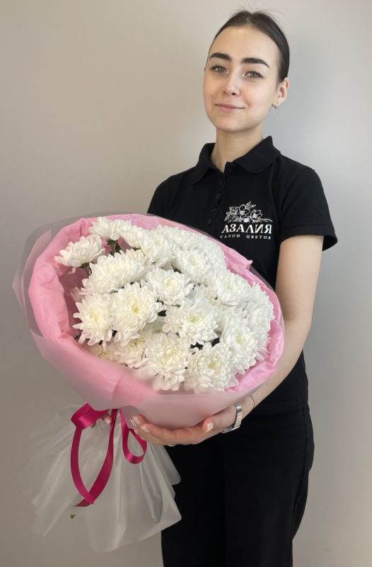 Нежный букет из 5 кустовых хризантем