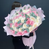 51 Пионовидная роза с эвкалиптом