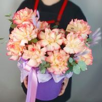 Французкие розы с эвкалиптом в коробке