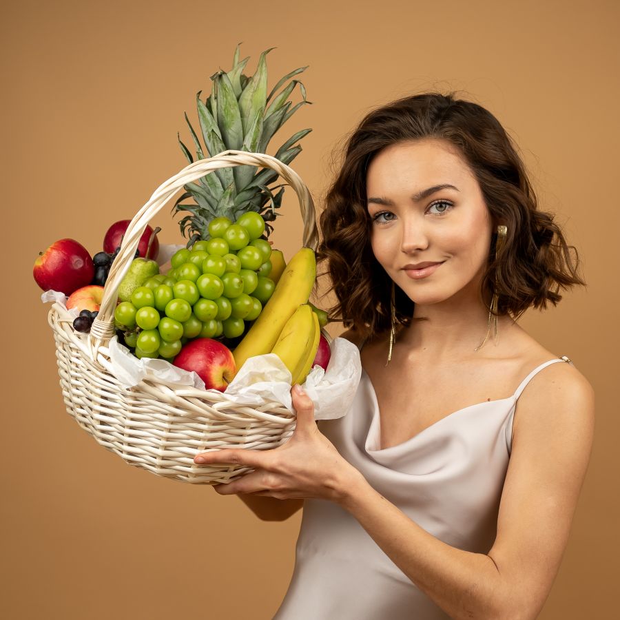 Корзина фруктовая с ананасом