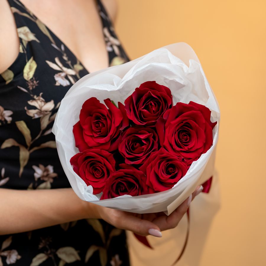 Красная роза 7 шт (60см, сорт Эксплорер)