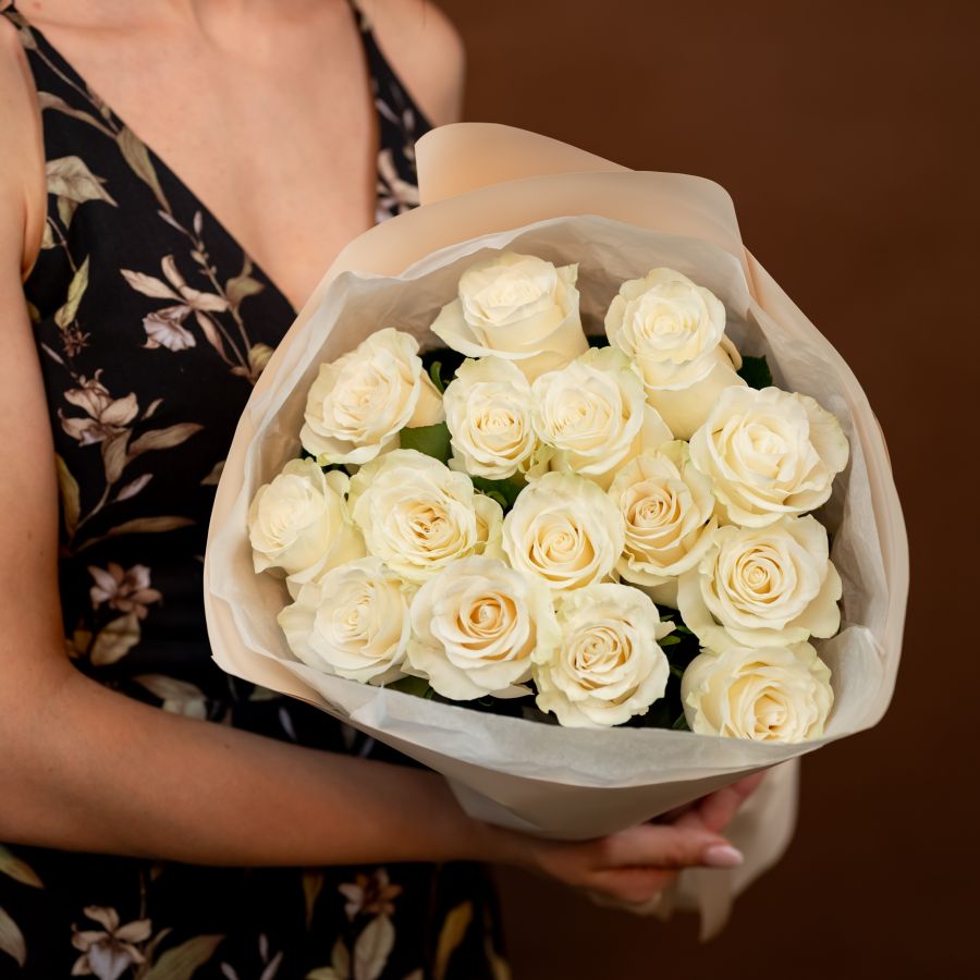 Белые розы 15 шт 60см