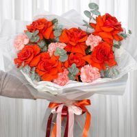 Букет с яркой французской розой