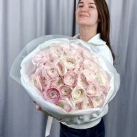 Монобукет из 35 ранункулюсов