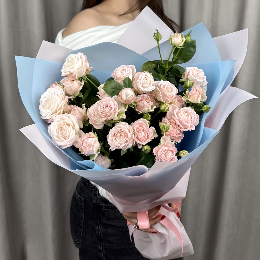 Нежный букет из кустовой розы