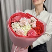 Сборный букет из роз и гортензии